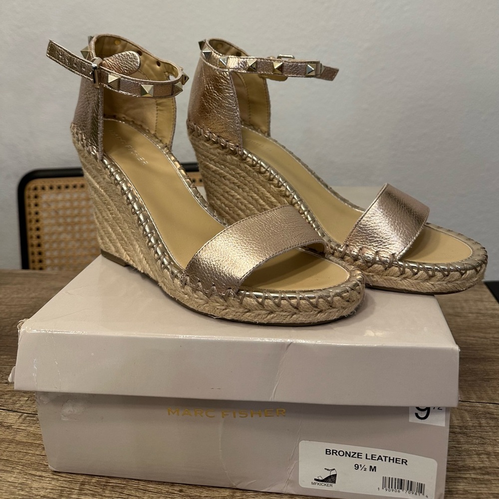 Marc Fisher Kicker Wedge Espadrille Sandal Bronze Gold Metallic Size 9.5 NIB